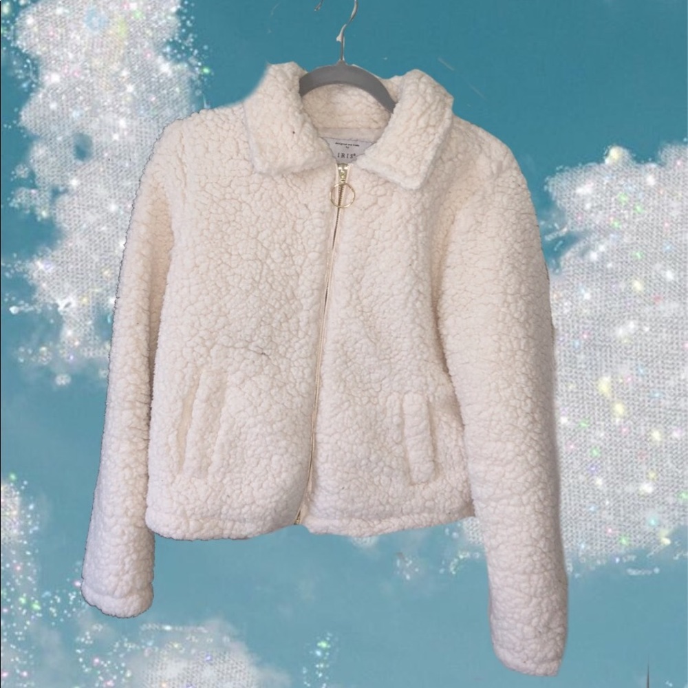 White Fluffy Jacket 🦢